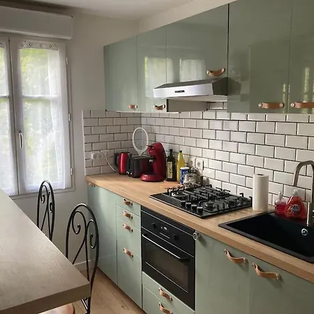 Apartment T2 Avec Balcon - Golf National A 5 Min