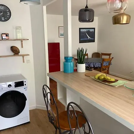 Apartment T2 Avec Balcon - Golf National A 5 Min