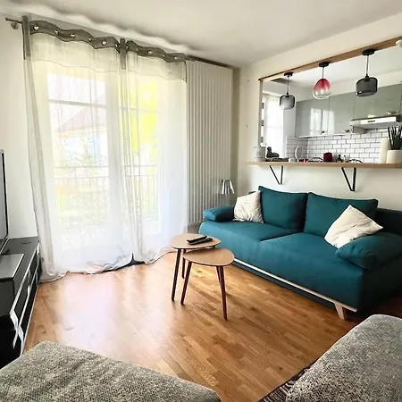 Apartment T2 Avec Balcon - Golf National A 5 Min